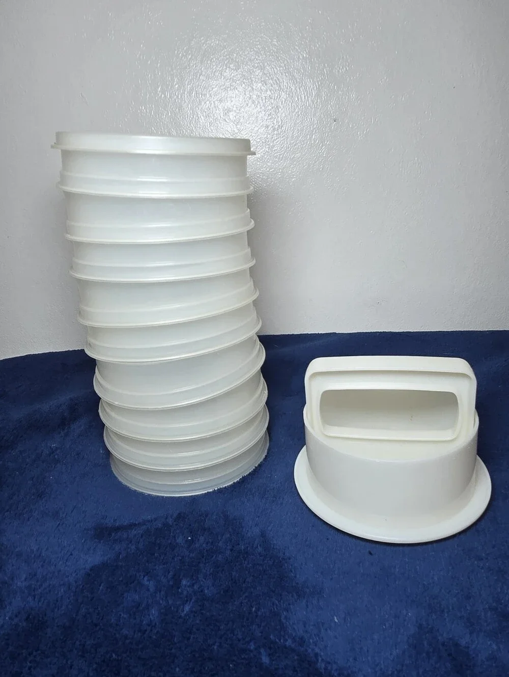 12 Piece VTG Tupperware 1/4# Hamburger Keepers 1 Lid 2 Pc Press & 9 Keepers